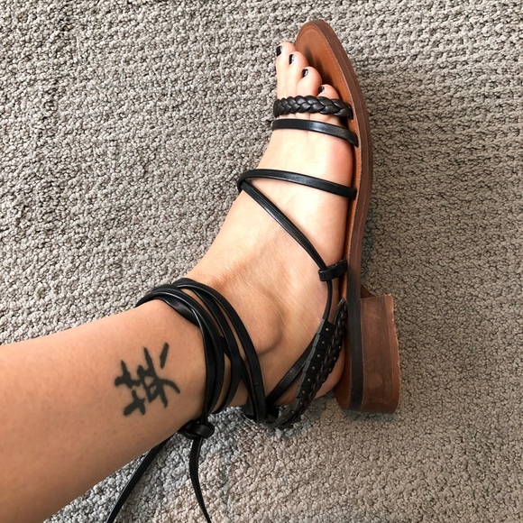 Straps Zara Heeled Sandal - Picture 7 of 8